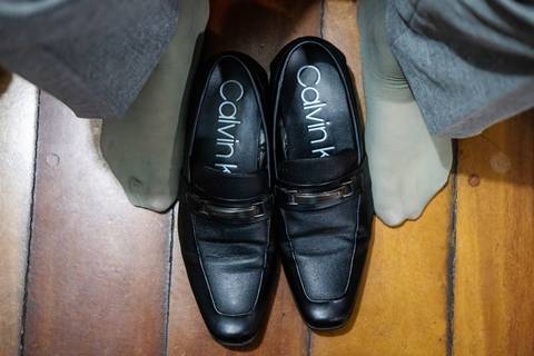 As melhores ideias e inspirações criativas de fotos de casamento do making of do noivo em casa'