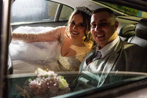 As melhores ideias e inspirações criativas de fotos de casamento do ensaio do casal no carro'
