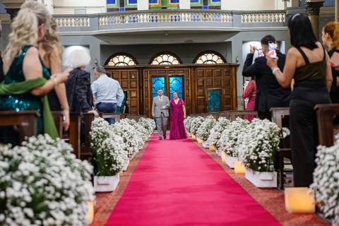 As melhores ideias e inspirações criativas de fotos de casamento na cerimônia na Paróquia Nossa Senhora de Lourdes'