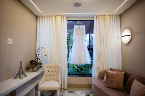 As melhores ideias e inspirações criativas de fotos de casamento do making of da noiva no Salão Beleza Urbana'