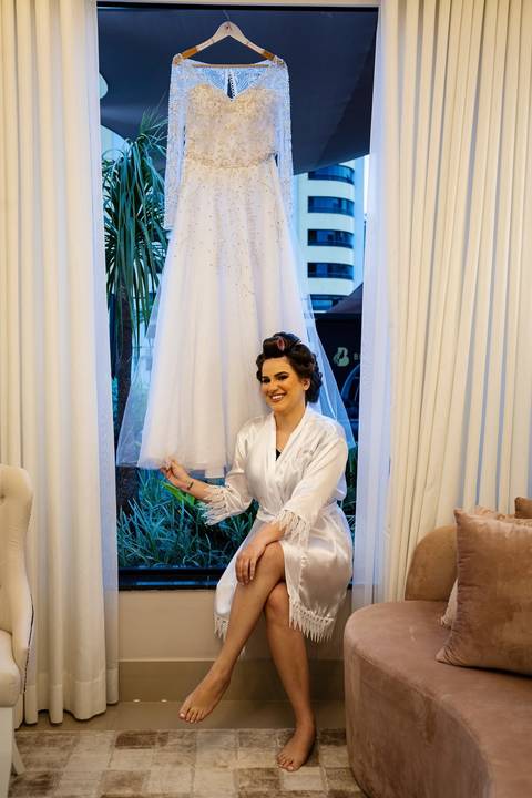 As melhores ideias e inspirações criativas de fotos de casamento do making of da noiva no Salão Beleza Urbana'