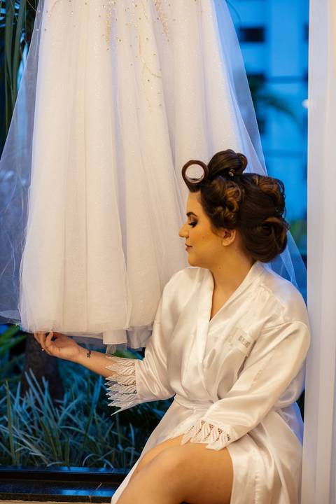 As melhores ideias e inspirações criativas de fotos de casamento do making of da noiva no Salão Beleza Urbana'