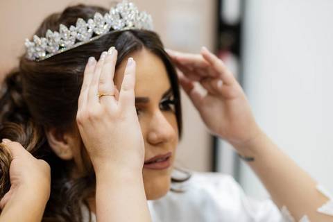 As melhores ideias e inspirações criativas de fotos de casamento do making of da noiva no Salão Beleza Urbana'