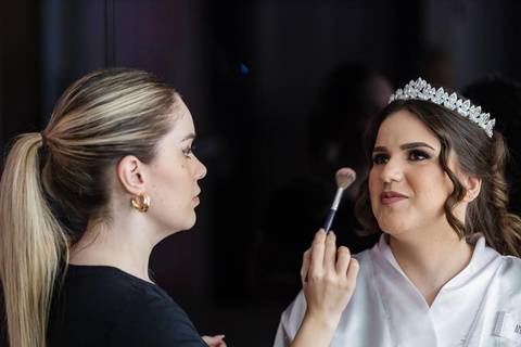 As melhores ideias e inspirações criativas de fotos de casamento do making of da noiva no Salão Beleza Urbana'