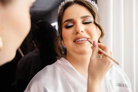 As melhores ideias e inspirações criativas de fotos de casamento do making of da noiva no Salão Beleza Urbana'