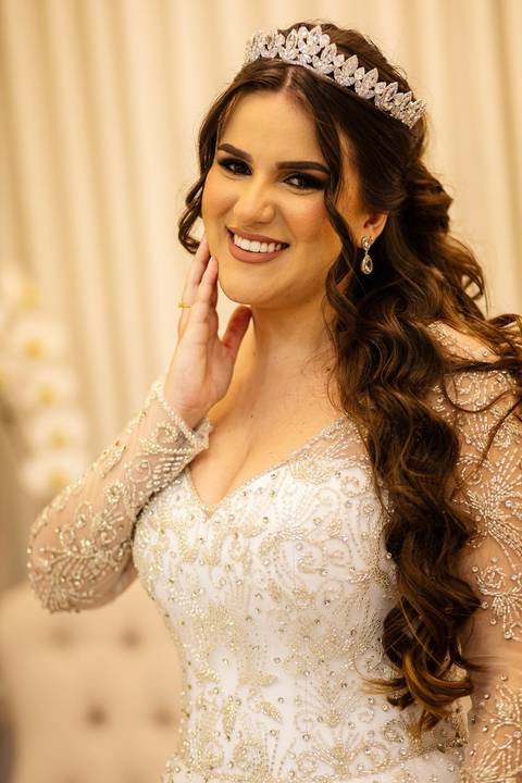 As melhores ideias e inspirações criativas de fotos de casamento do making of da noiva no Salão Beleza Urbana'