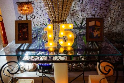 As melhores ideias e inspirações de fotos criativas da decoração da festa de debutante no Buffet Flores'