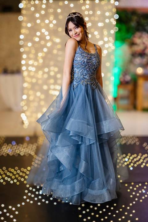 As melhores ideias e inspirações de fotos criativas da debutante no espaço Buffet Flores'