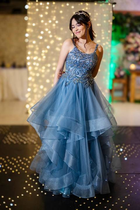 As melhores ideias e inspirações de fotos criativas da debutante no espaço Buffet Flores'