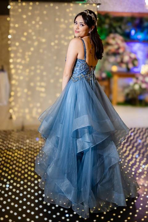 As melhores ideias e inspirações de fotos criativas da debutante no espaço Buffet Flores'