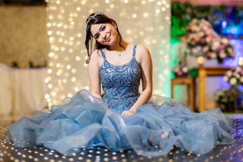 As melhores ideias e inspirações de fotos criativas da debutante no espaço Buffet Flores'