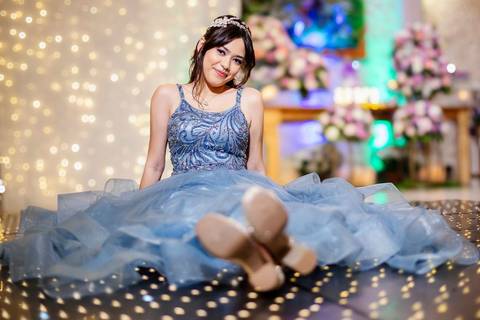 As melhores ideias e inspirações de fotos criativas da debutante no espaço Buffet Flores'