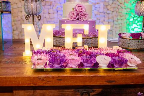 As melhores ideias e inspirações de fotos criativas da decoração da festa de debutante no Buffet Flores'