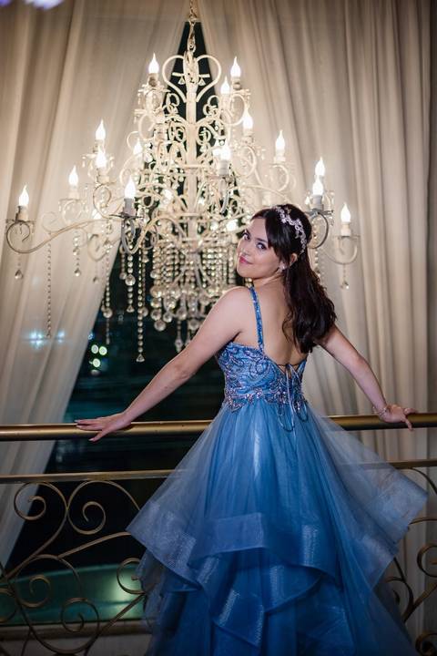 As melhores ideias e inspirações de fotos criativas da debutante no espaço Buffet Flores'