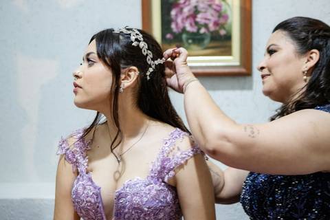 As melhores ideias e inspirações de fotos criativas da debutante com a mãe no espaço Buffet Flores'