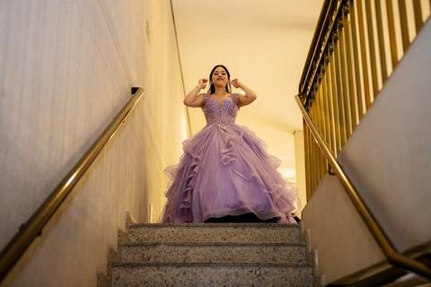 As melhores ideias e inspirações de fotos criativas da debutante no espaço Buffet Flores'