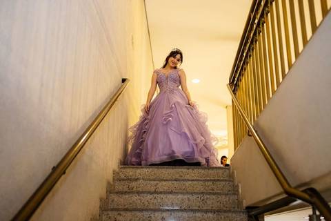 As melhores ideias e inspirações de fotos criativas da debutante no espaço Buffet Flores'