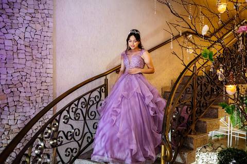 As melhores ideias e inspirações de fotos criativas da debutante no espaço Buffet Flores'