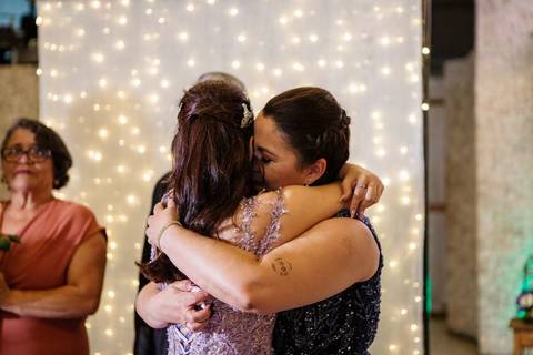 As melhores ideias e inspirações de fotos criativas da debutante no espaço Buffet Flores'