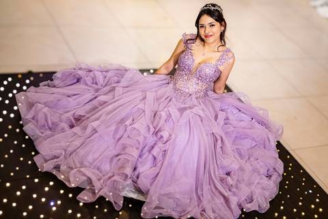 As melhores ideias e inspirações de fotos criativas da debutante no espaço Buffet Flores'