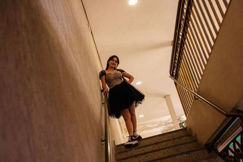 As melhores ideias e inspirações de fotos criativas da debutante no espaço Buffet Flores'