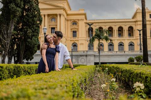 As melhores ideias e inspirações de fotos criativas para ensaio pré wedding no Museu do Ipiranga e Parque da Independência'