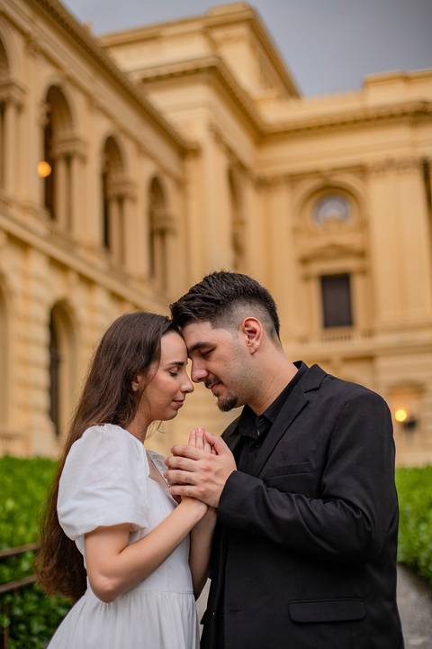 As melhores ideias e inspirações de fotos criativas para ensaio pré wedding no Museu do Ipiranga e Parque da Independência'