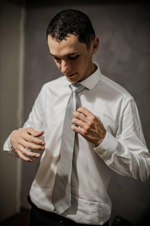 As melhores ideias e inspirações criativas de fotos de casamento do making of do noivo'