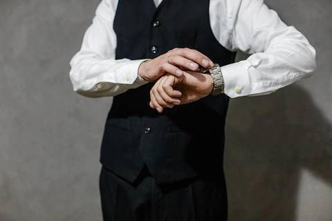 As melhores ideias e inspirações criativas de fotos de casamento do making of do noivo'