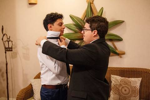 As melhores ideias e inspirações criativas de fotos de casamento do making of do Noivo no Salão do Gandini Hotel'