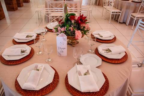 As melhores ideias e inspirações criativas de fotos de casamento no espaço Perinas Buffet'