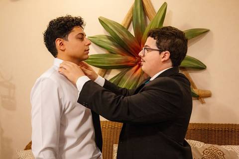 As melhores ideias e inspirações criativas de fotos de casamento do making of do Noivo no Salão do Gandini Hotel'