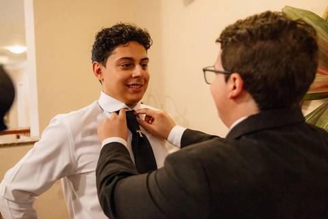 As melhores ideias e inspirações criativas de fotos de casamento do making oAs melhores ideias e inspirações criativas de fotos de casamento do making of do Noivo no Salão do Gandini Hotelf do Noivo no Salão do Gandini Hotel'