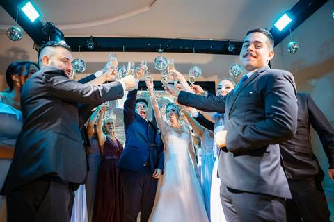 As melhores ideias e inspirações criativas de fotos de casamento no espaço Perinas Buffet'