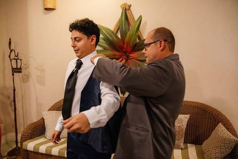 As melhores ideias e inspirações criativas de fotos de casamento do making of do Noivo no Salão do Gandini Hotel'