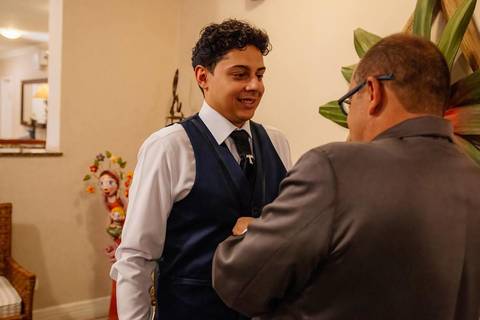 As melhores ideias e inspirações criativas de fotos de casamento do making of do Noivo no Salão do Gandini Hotel'