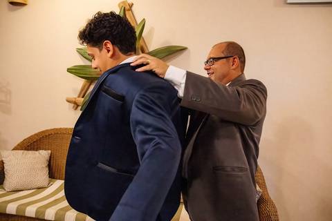 As melhores ideias e inspirações criativas de fotos de casamento do making of do Noivo no Salão do Gandini Hotel'