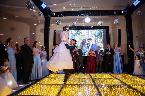 As melhores ideias e inspirações criativas de fotos de casamento no espaço Perinas Buffet'