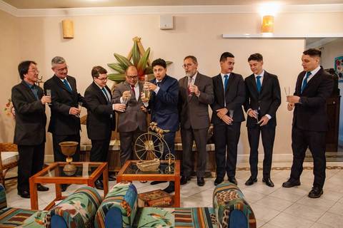 As melhores ideias e inspirações criativas de fotos de casamento do making of do Noivo no Salão do Gandini Hotel'