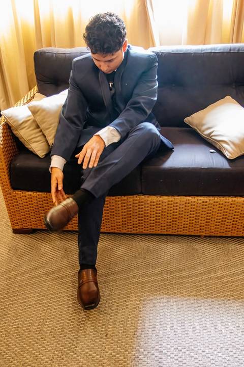 As melhores ideias e inspirações criativas de fotos de casamento do making of do Noivo no Salão do Gandini Hotel'