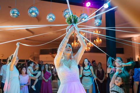 As melhores ideias e inspirações criativas de fotos de casamento no espaço Perinas Buffet'