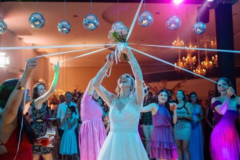 As melhores ideias e inspirações criativas de fotos de casamento no espaço Perinas Buffet'