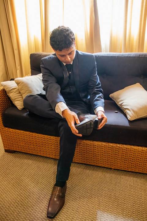 As melhores ideias e inspirações criativas de fotos de casamento do making of do Noivo no Salão do Gandini Hotel'