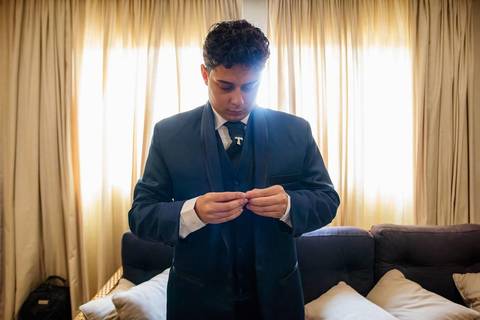 As melhores ideias e inspirações criativas de fotos de casamento do making of do Noivo no Salão do Gandini Hotel'