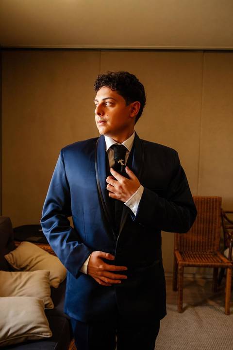 As melhores ideias e inspirações criativas de fotos de casamento do making of do Noivo no Salão do Gandini HotelAs melhores ideias e inspirações criativas de fotos de casamento do making of do Noivo no Salão do Gandini Hotel'