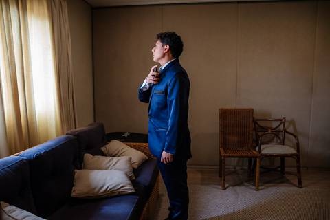 As melhores ideias e inspirações criativas de fotos de casamento do making of do Noivo no Salão do Gandini HotelAs melhores ideias e inspirações criativas de fotos de casamento do making of do Noivo no Salão do Gandini HotelAs melhores ideias e inspiraçõe'