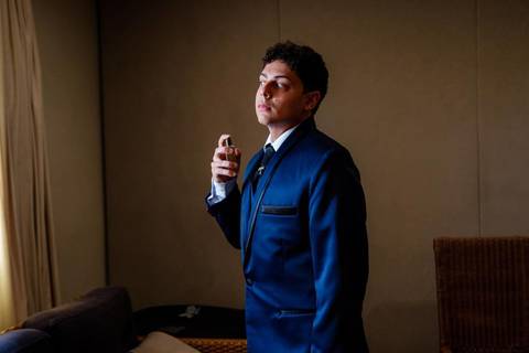 As melhores ideias e inspirações criativas de fotos de casamento do making of do Noivo no Salão do Gandini HotelAs melhores ideias e inspirações criativas de fotos de casamento do making of do Noivo no Salão do Gandini HotelAs melhores ideias e inspiraçõe'