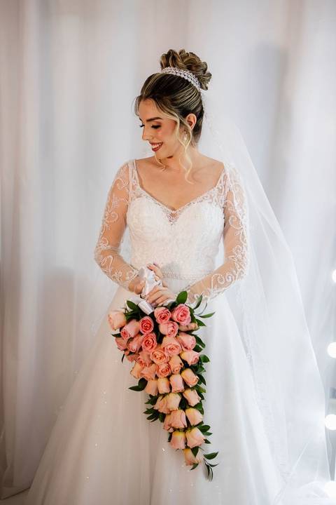 As melhores ideias e inspirações criativas de fotos de casamento do making of da noiva no salão Jéssica Mantovani Beauty Studio'