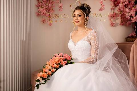 As melhores ideias e inspirações criativas de fotos de casamento do making of da noiva no salão Jéssica Mantovani Beauty Studio'