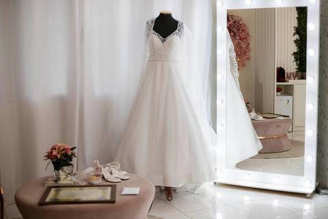 As melhores ideias e inspirações criativas de fotos de casamento do making of da noiva no salão Jéssica Mantovani Beauty Studio'